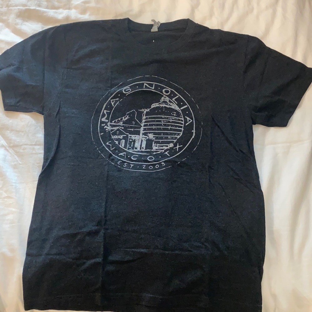 Magnolia tee